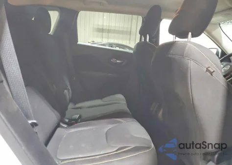 2016 Jeep Cherokee Latitude z USA, uszkodzony, nr VIN 1C4PJMCS2GW245910